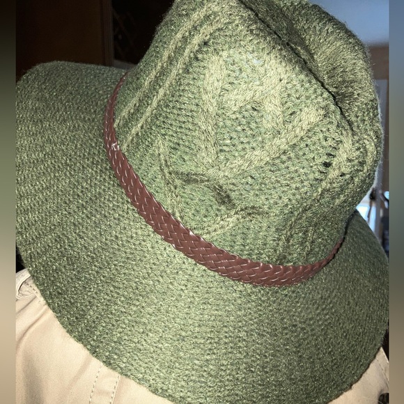 Green sweater knit hat - Picture 2 of 4